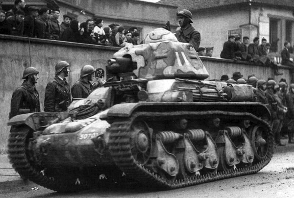 Renault R-35